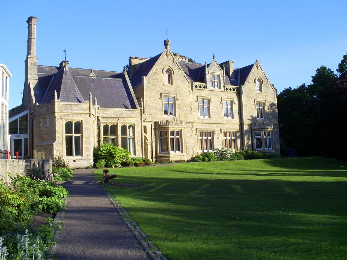 ホテル オッドフェローズ オン ザ パーク チードル エクステリア 写真 The former Royal Samaritan Hospital