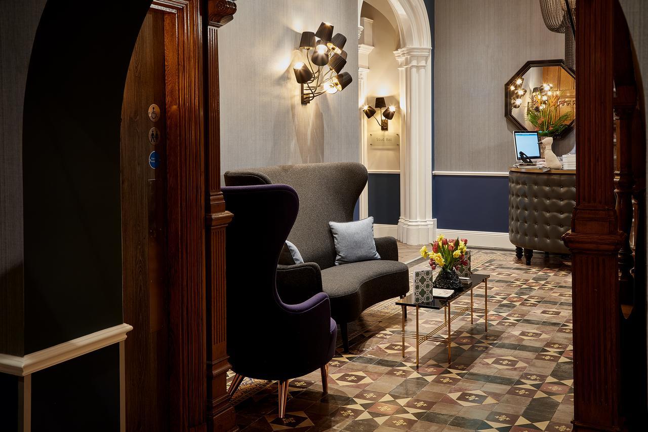 ホテル オッドフェローズ オン ザ パーク チードル エクステリア 写真 The hotel's lobby