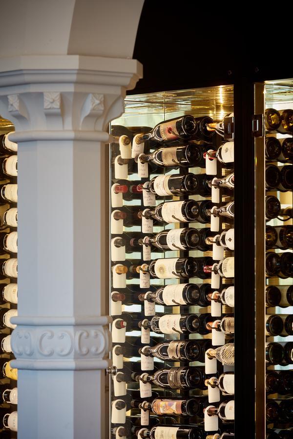 ホテル オッドフェローズ オン ザ パーク チードル エクステリア 写真 Wine rack