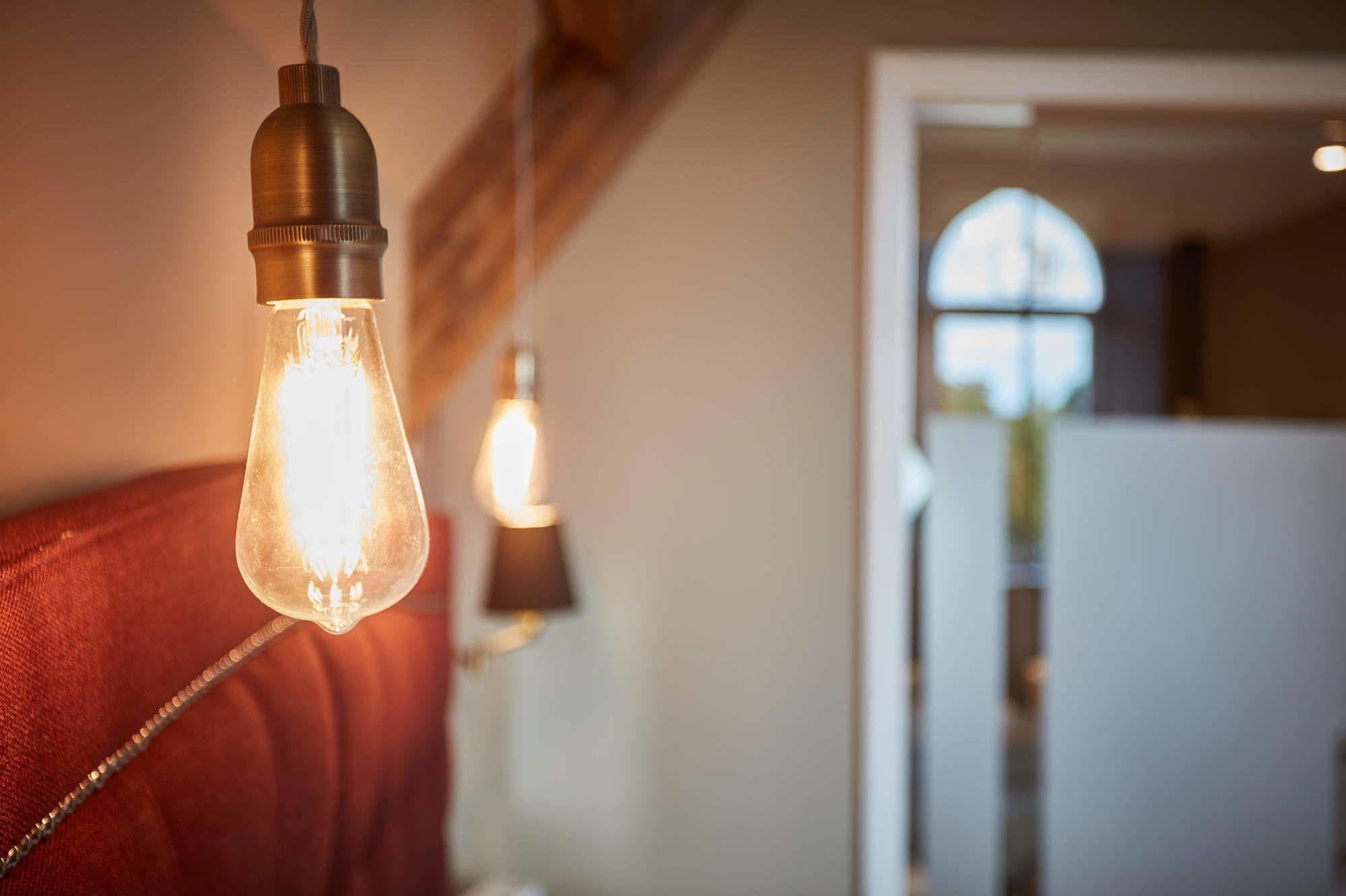 ホテル オッドフェローズ オン ザ パーク チードル エクステリア 写真 A light bulb