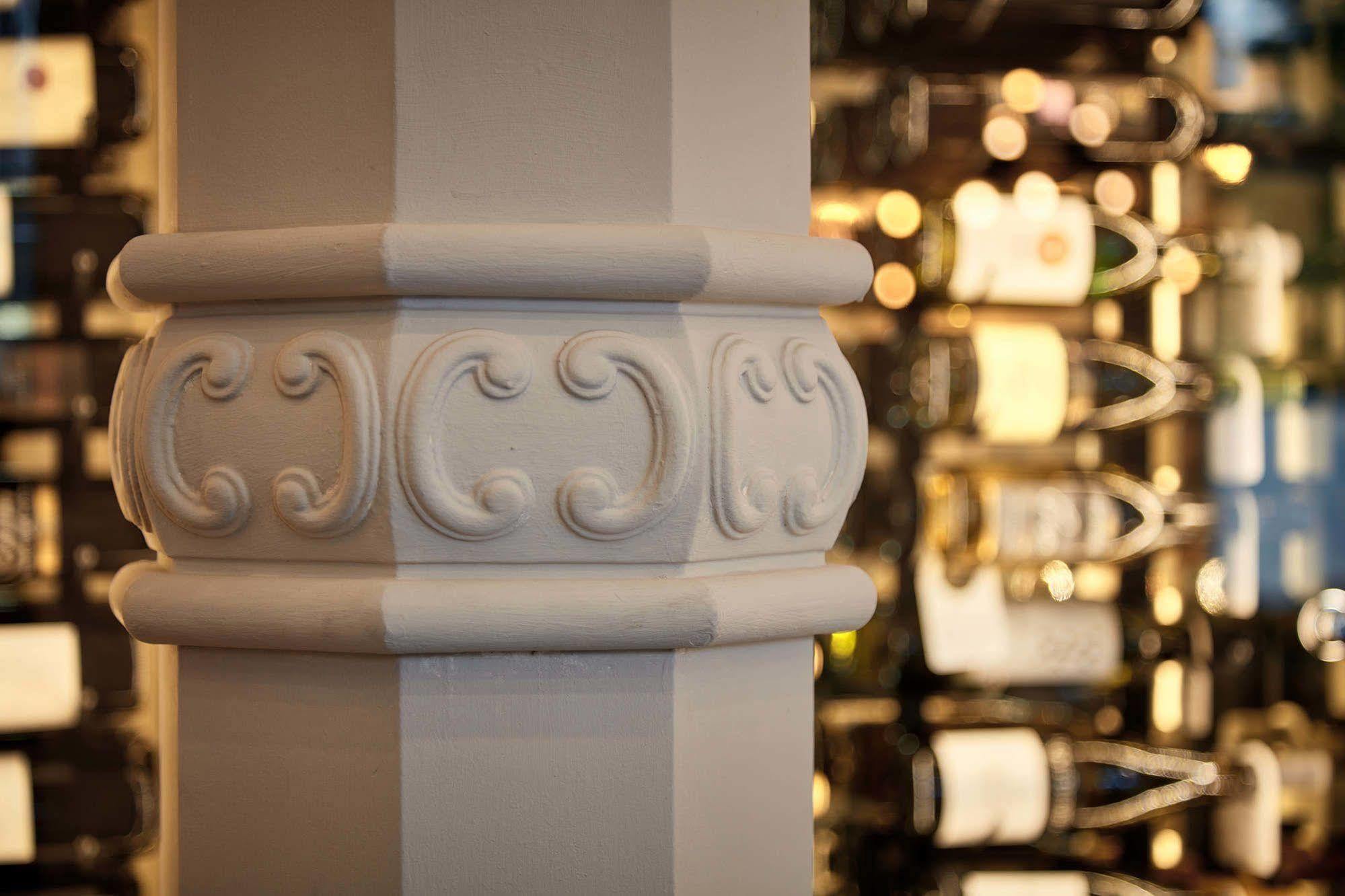 ホテル オッドフェローズ オン ザ パーク チードル エクステリア 写真 Detail of the column