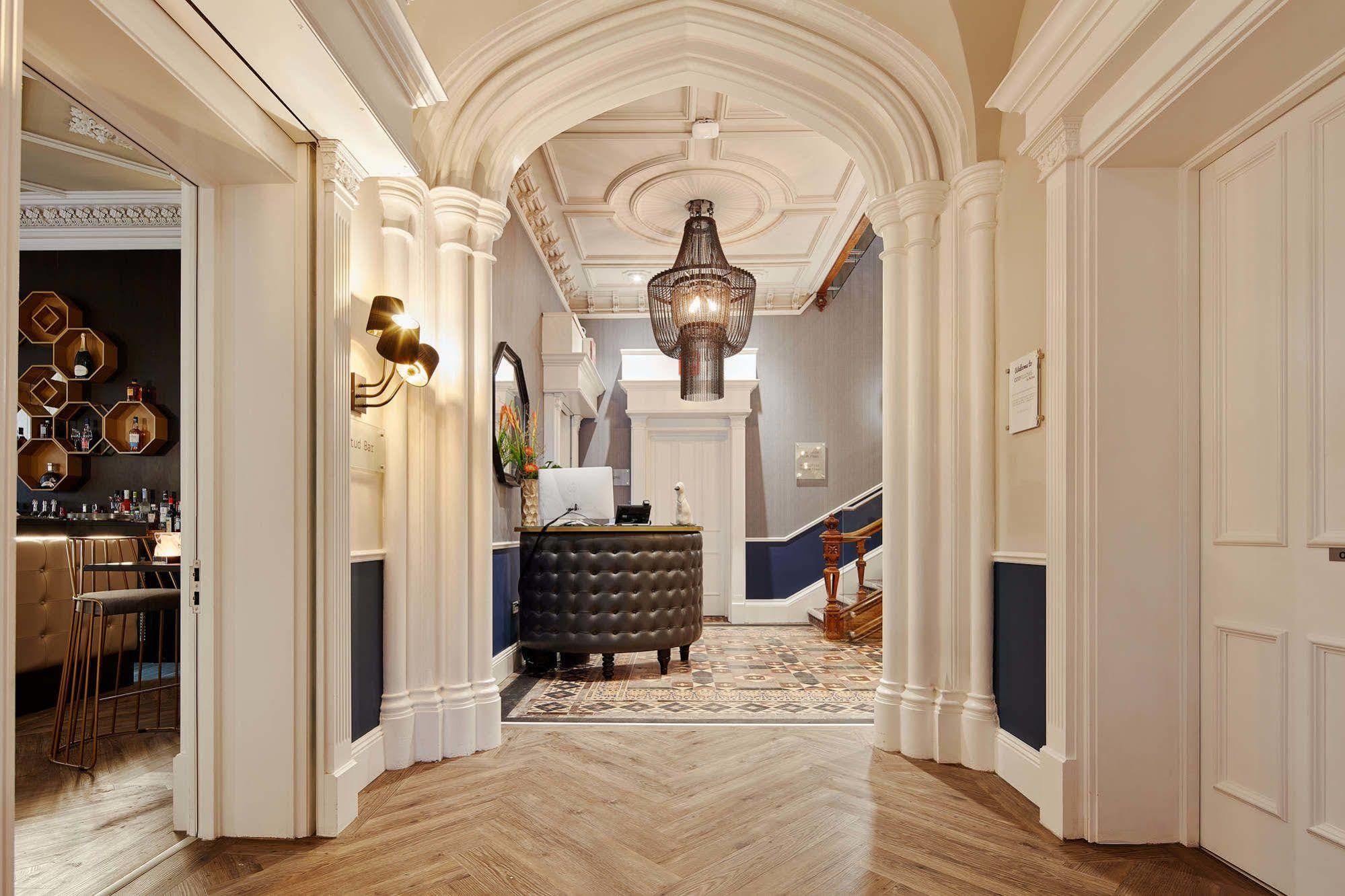 ホテル オッドフェローズ オン ザ パーク チードル エクステリア 写真 The interior of the hotel