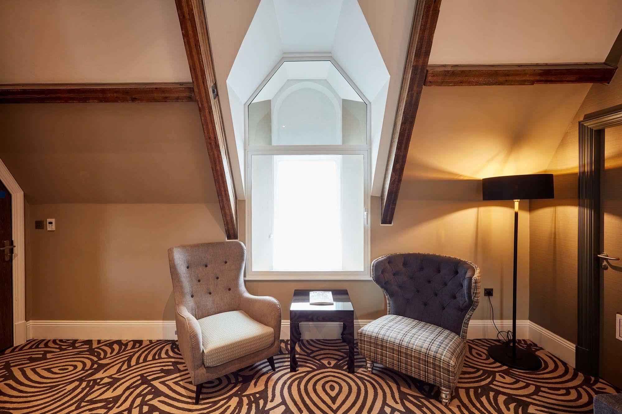 ホテル オッドフェローズ オン ザ パーク チードル エクステリア 写真 The interior of the hotel